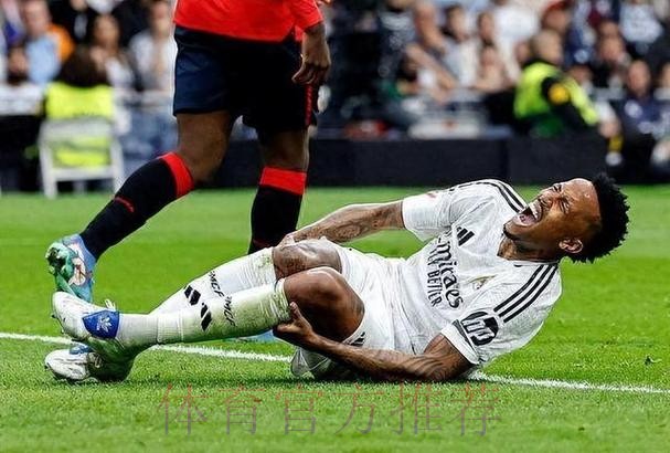 罗马诺:米利唐左大腿不适 皇马将对其进行评估 罗马诺:米利唐左大腿不适 皇马将对其进行评估